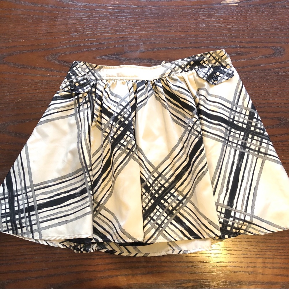 Patterned flowing mini skirt